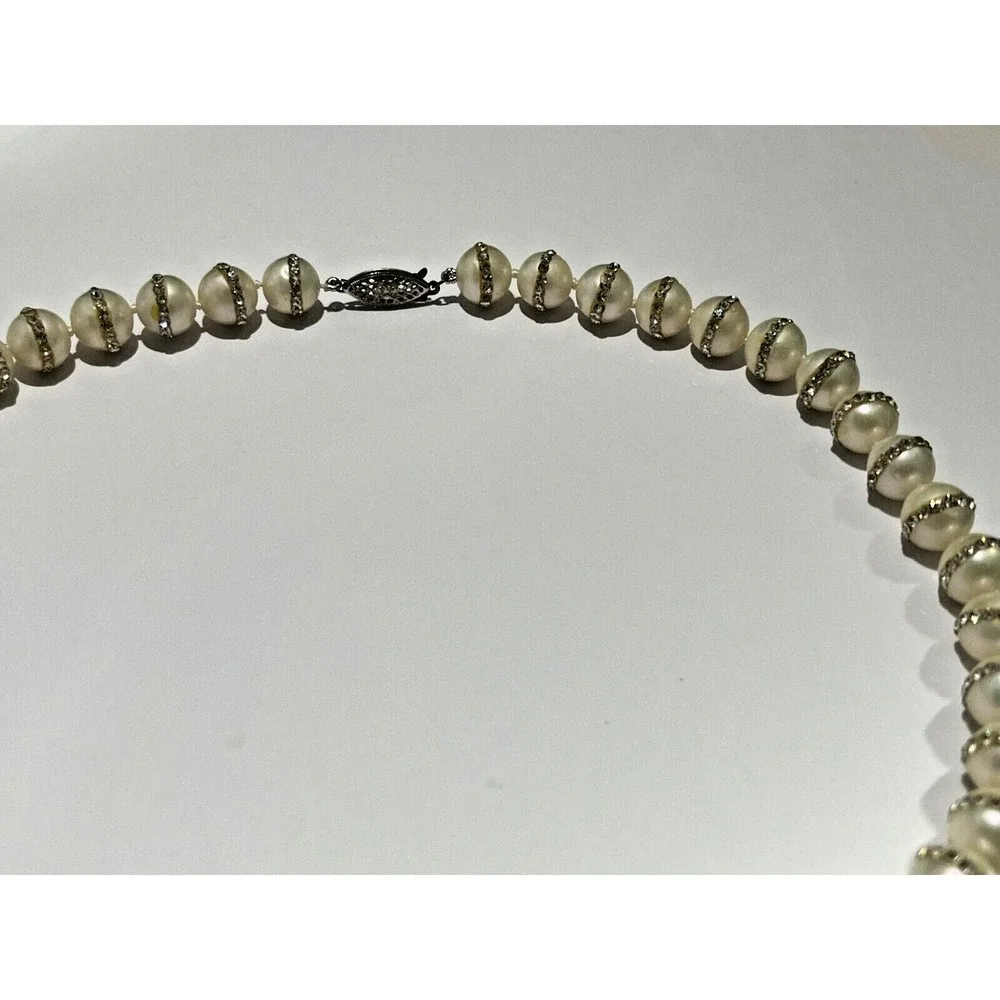 White Simulated‎ Pearl w/ Rhinestones Necklace middle 10 mm 18 inches Jewelry